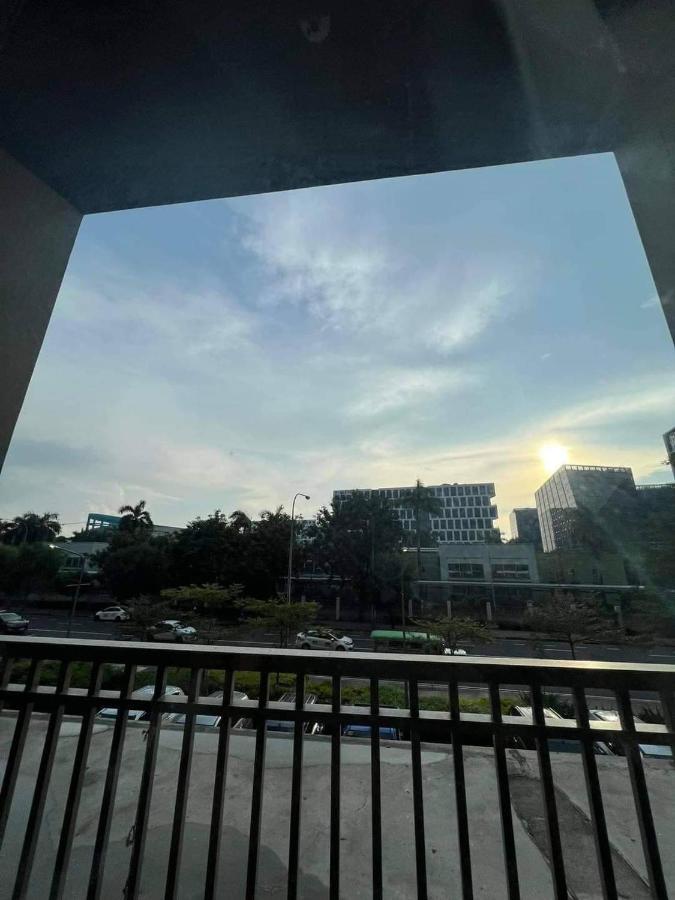 Shore Residences Tower D Manila Bagian luar foto